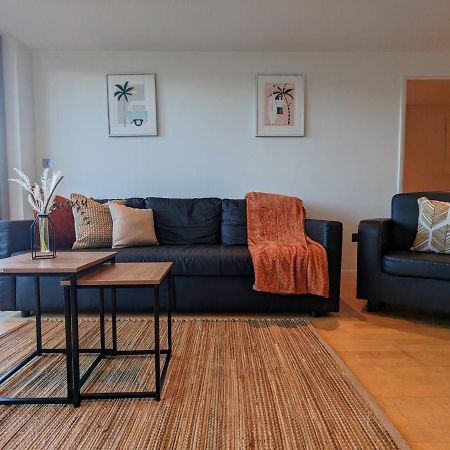 Apartment 100M From Fistral Beach- Underground Parking-Surf Shower & Locker- Sleeps 6 뉴키 외부 사진