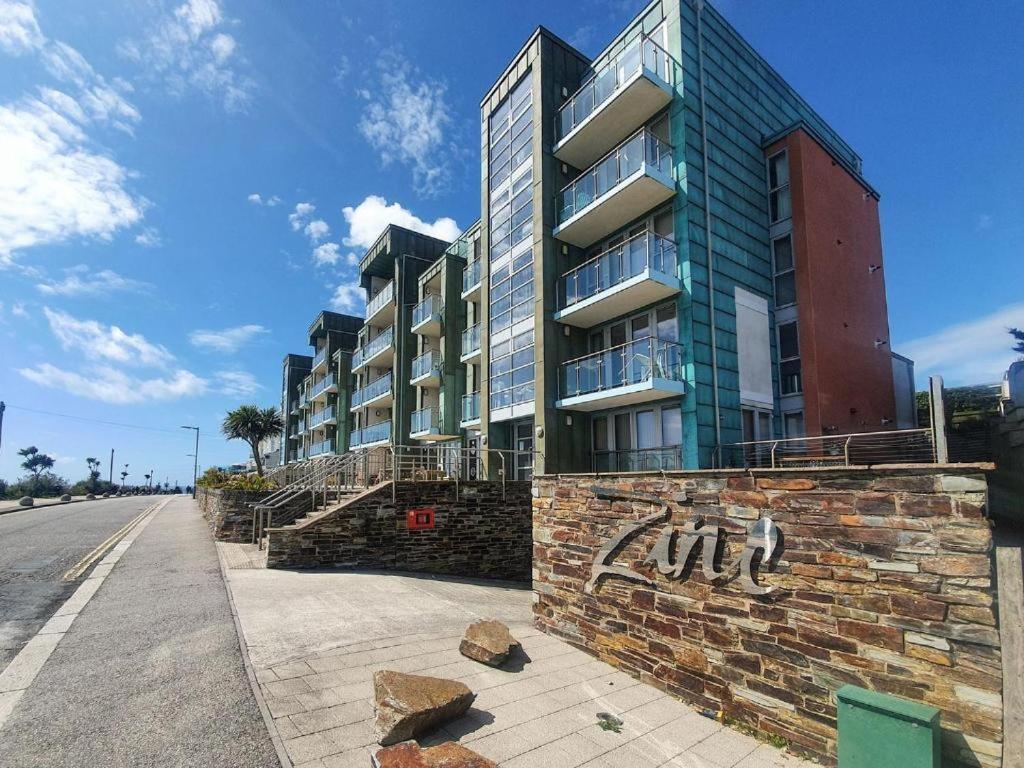 Apartment 100M From Fistral Beach- Underground Parking-Surf Shower & Locker- Sleeps 6 뉴키 외부 사진