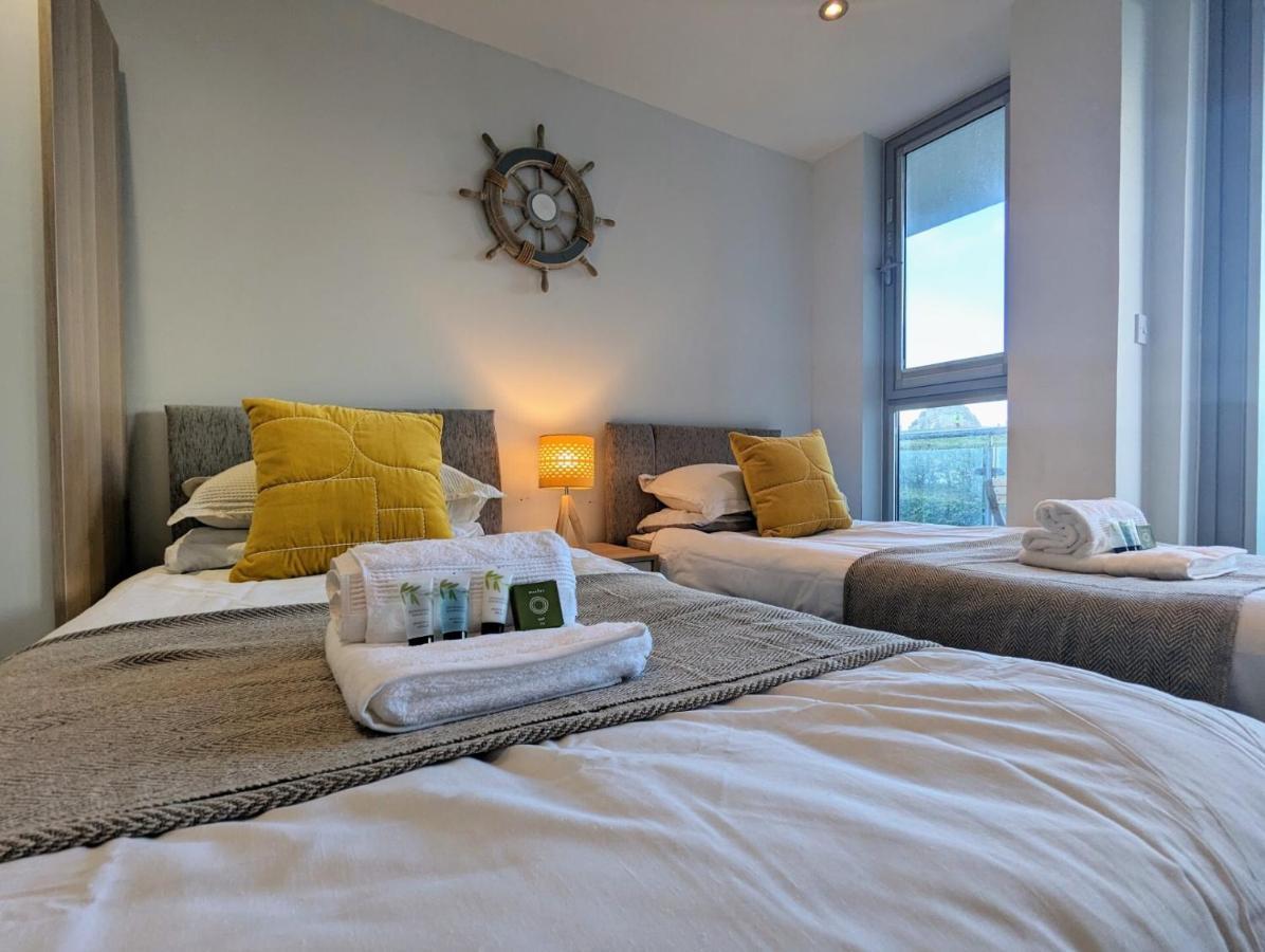 Apartment 100M From Fistral Beach- Underground Parking-Surf Shower & Locker- Sleeps 6 뉴키 외부 사진