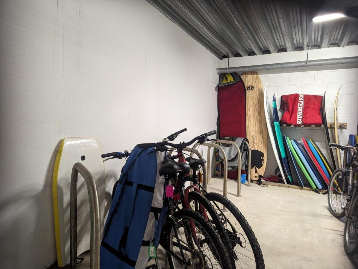 Apartment 100M From Fistral Beach- Underground Parking-Surf Shower & Locker- Sleeps 6 뉴키 외부 사진
