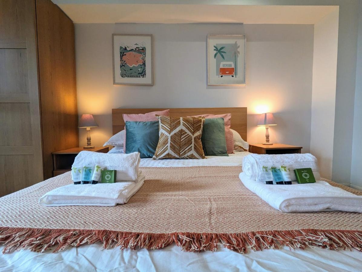 Apartment 100M From Fistral Beach- Underground Parking-Surf Shower & Locker- Sleeps 6 뉴키 외부 사진
