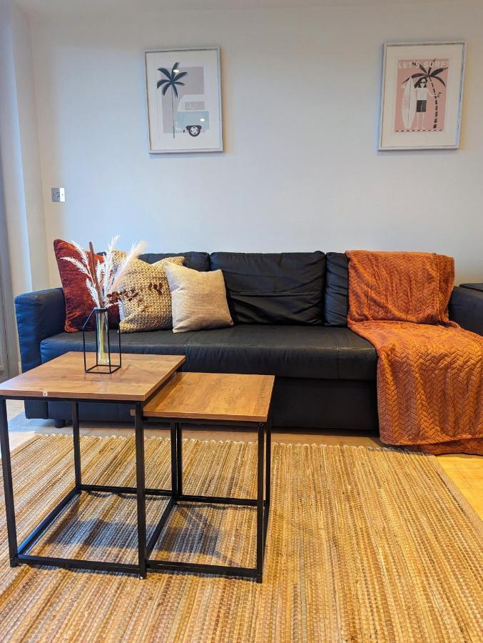 Apartment 100M From Fistral Beach- Underground Parking-Surf Shower & Locker- Sleeps 6 뉴키 외부 사진