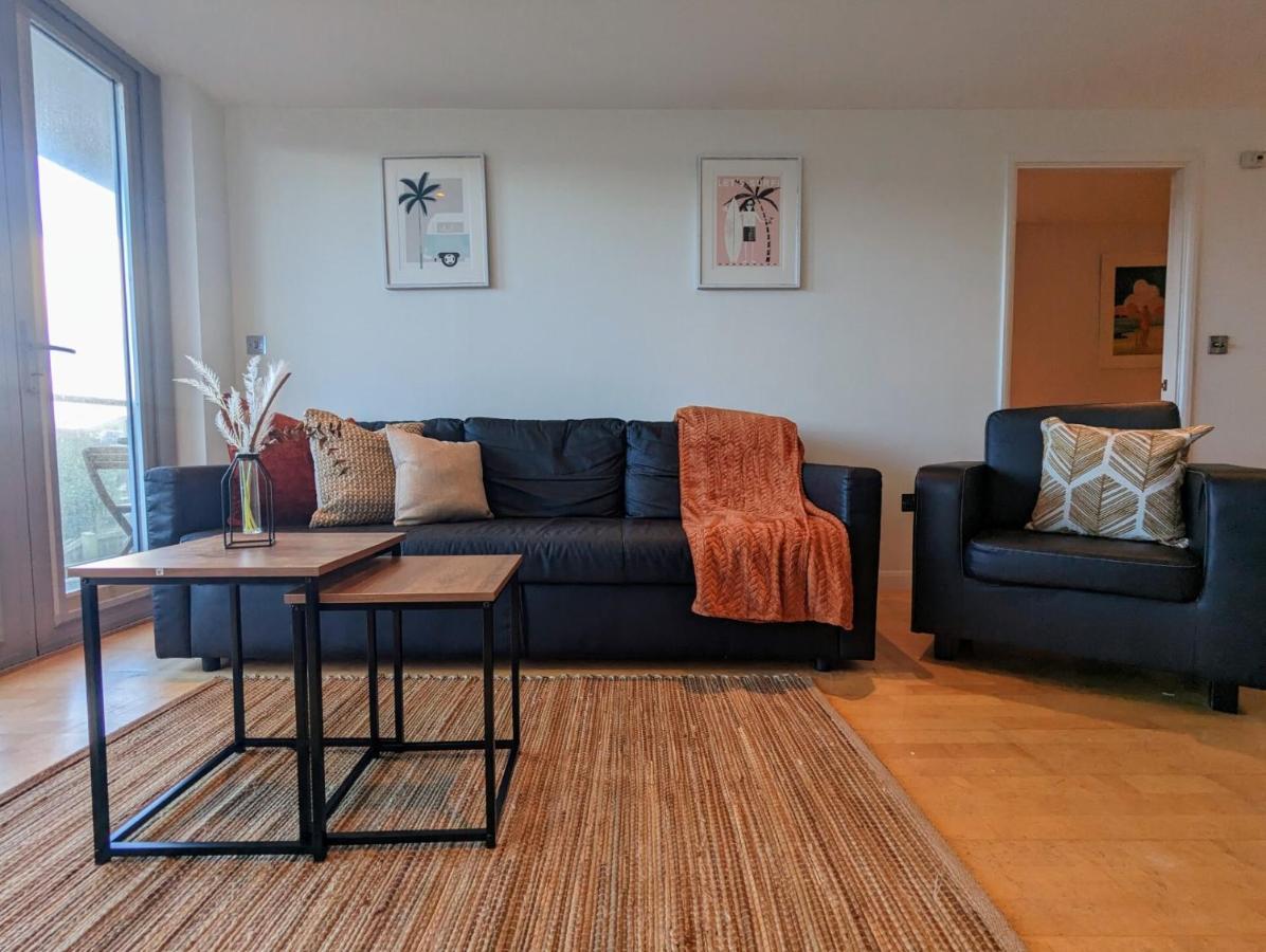 Apartment 100M From Fistral Beach- Underground Parking-Surf Shower & Locker- Sleeps 6 뉴키 외부 사진