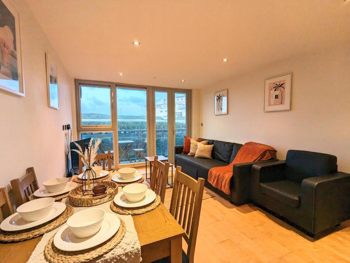 Apartment 100M From Fistral Beach- Underground Parking-Surf Shower & Locker- Sleeps 6 뉴키 외부 사진