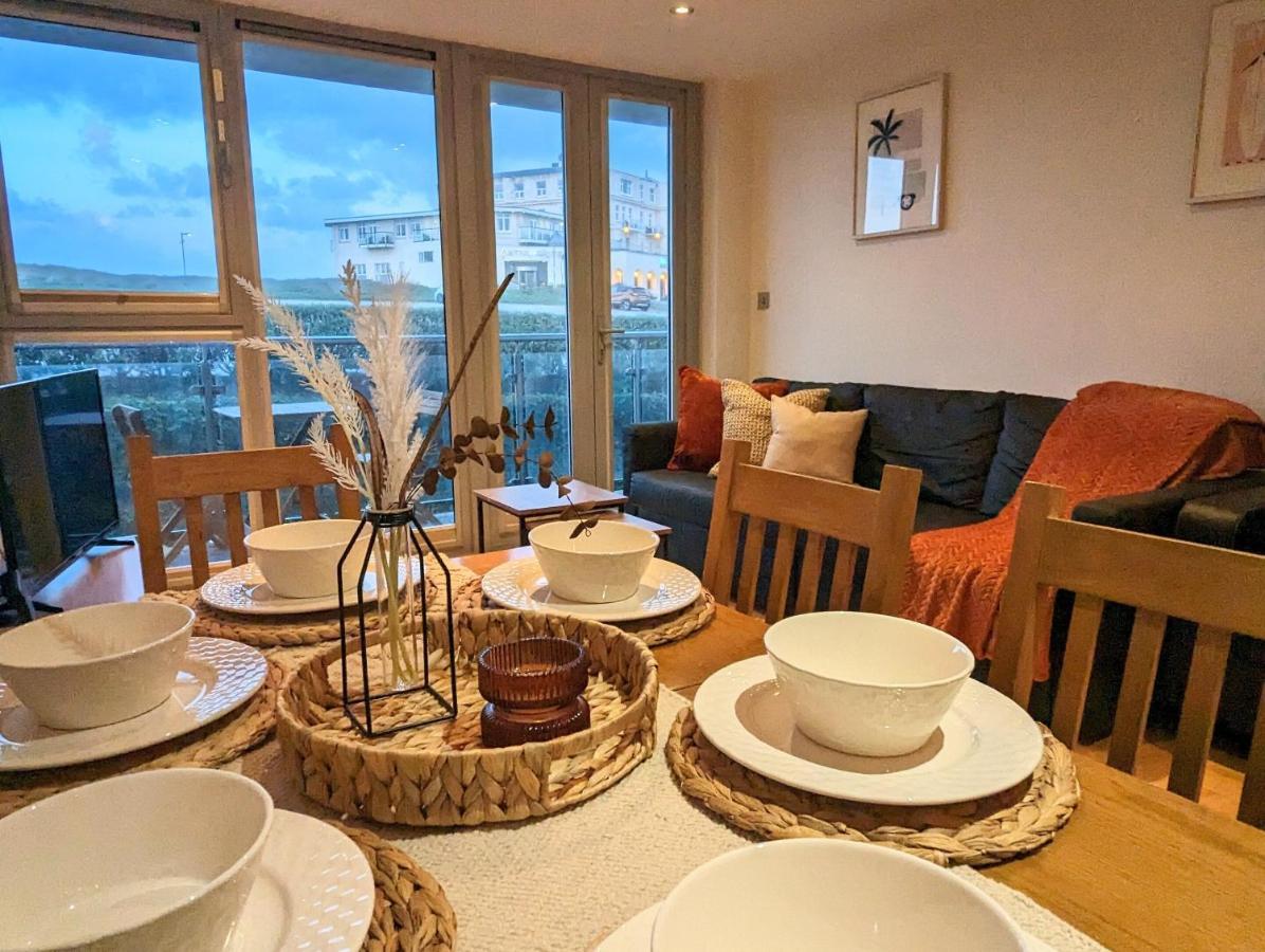 Apartment 100M From Fistral Beach- Underground Parking-Surf Shower & Locker- Sleeps 6 뉴키 외부 사진